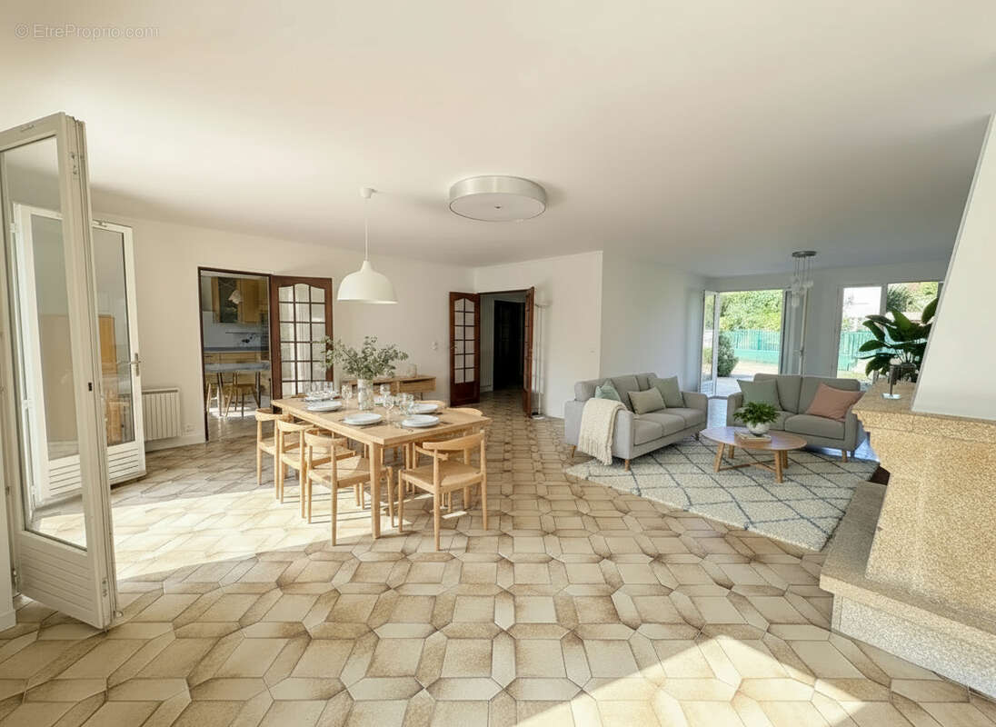 Maison à VERRIERES-LE-BUISSON