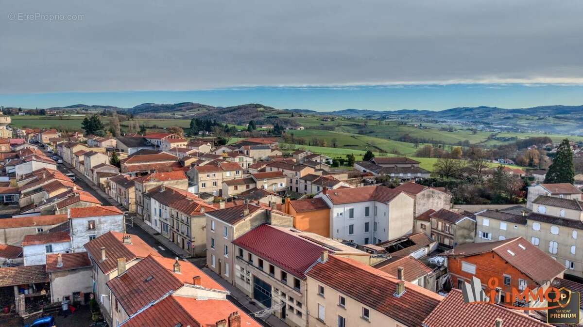 Maison à CHAZELLES-SUR-LYON
