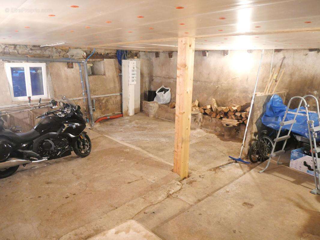 Maison à SAINT-ROMAIN-EN-JAREZ