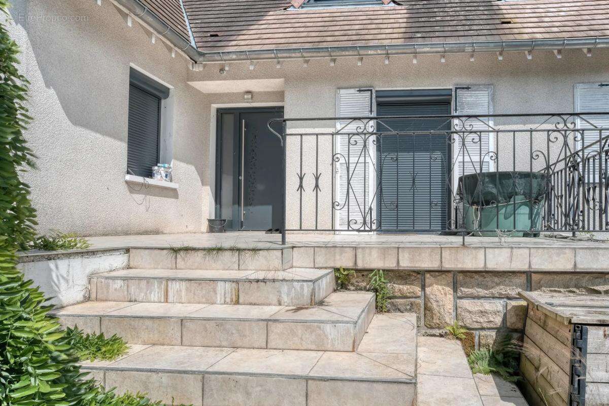 Maison à LIVRY-SUR-SEINE