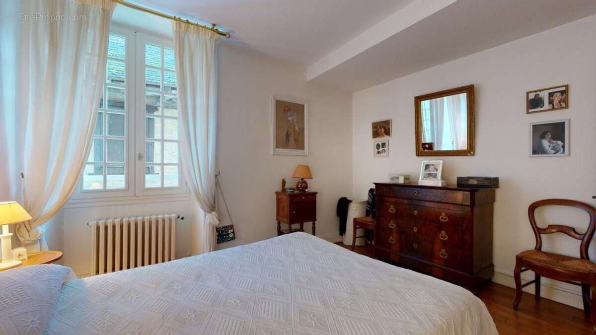 Chambre 1er - Maison à SIORAC-EN-PERIGORD