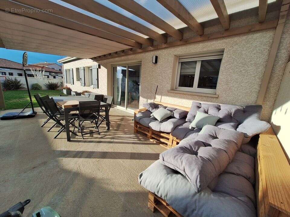 Maison à BEAUMONT-MONTEUX