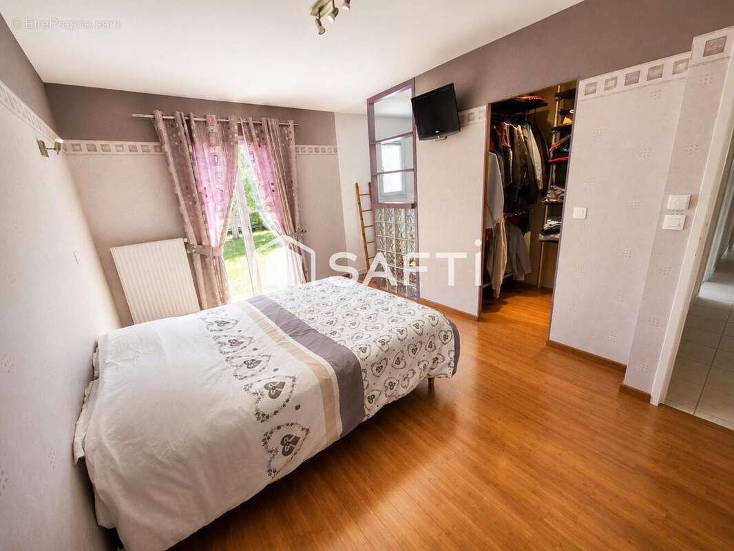 Maison 156 m² à Veauchette  - photo 7