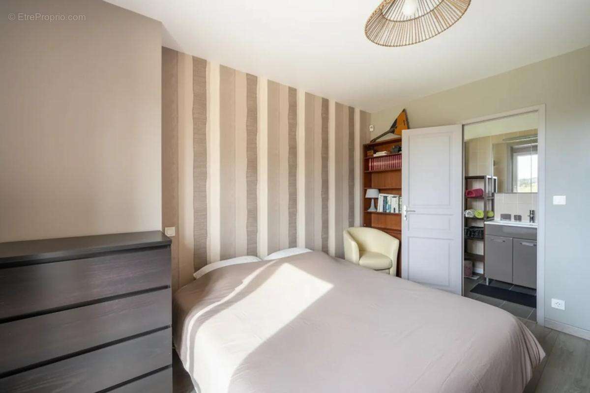 Maison à MONTJAVOULT