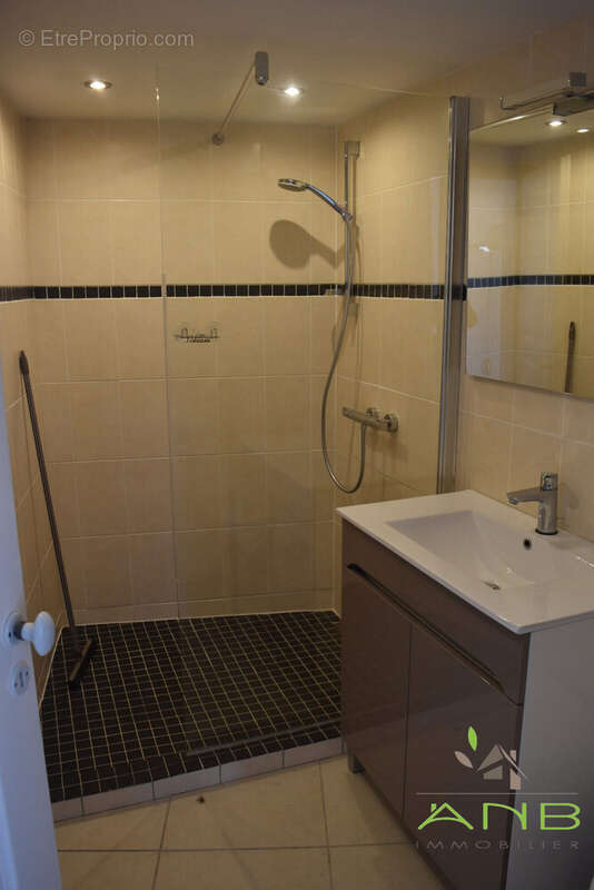 Maison 58 m² à Montbron  - photo 5