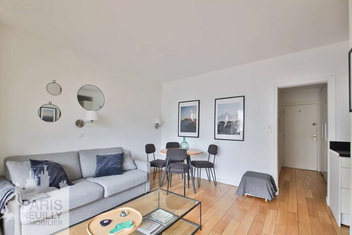 Appartement à PARIS-16E