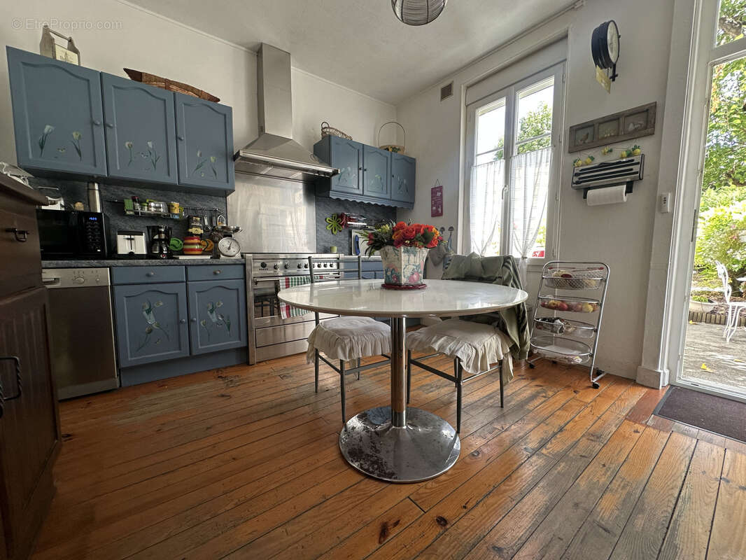 Maison à BARBEZIEUX-SAINT-HILAIRE