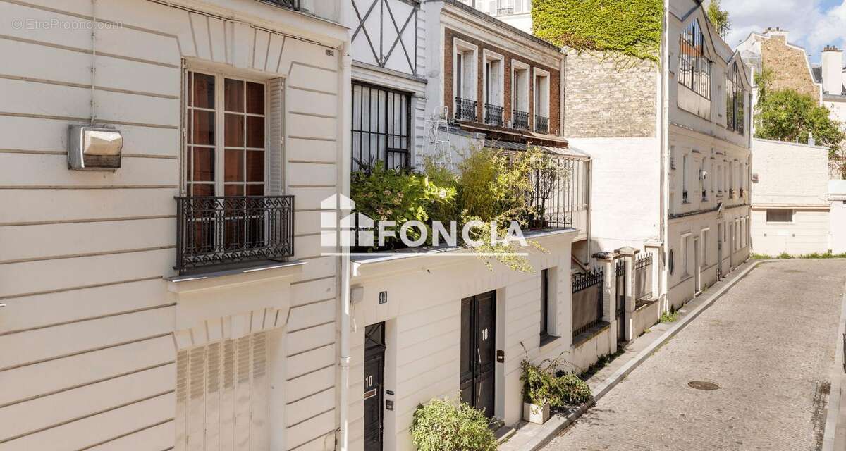 Appartement à PARIS-17E