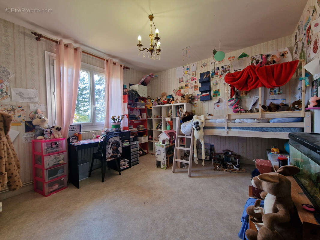 Maison à SAINT-QUENTIN-DE-CHALAIS