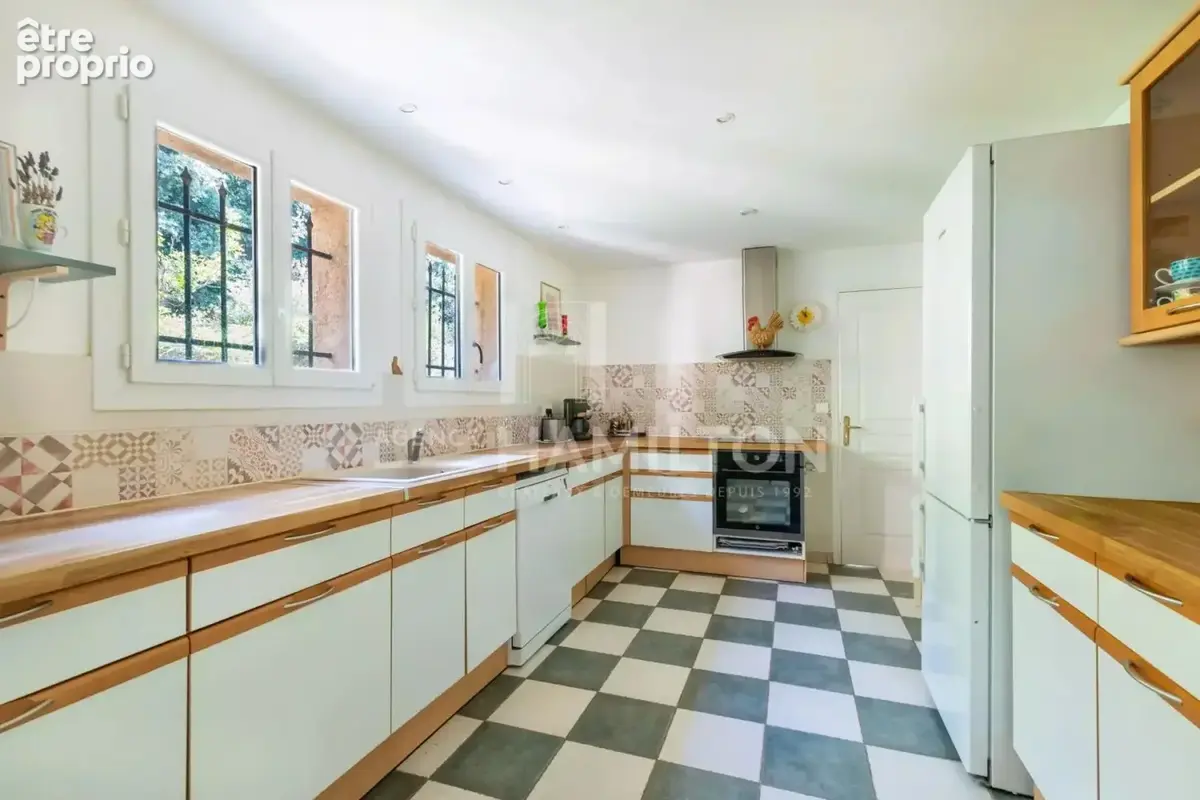 Propriété lovée dans un écrin de verdure - photo 6