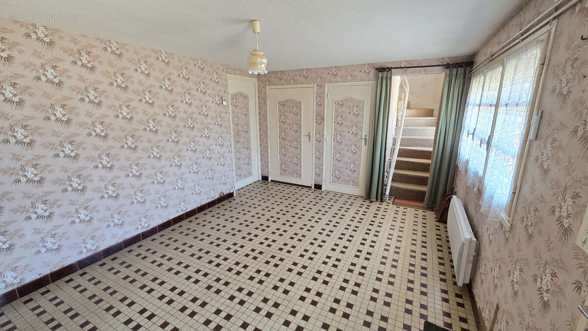 Maison familiale 143 m2     3 chambres     Sous-sol complet     Terrain de 4 700 m2 - photo 9