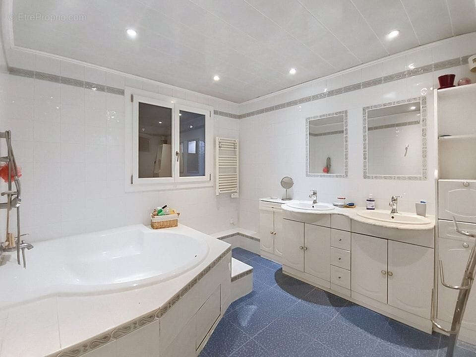 Villa familliale avec piscine à deux pas du centre-ville - photo 10