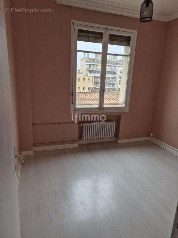 Appartement à MARSEILLE-4E