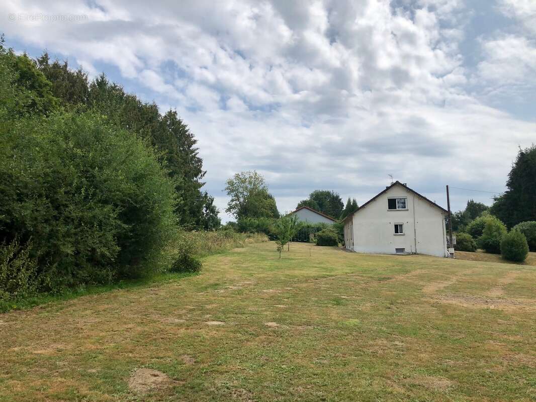 Maison à EYMOUTIERS