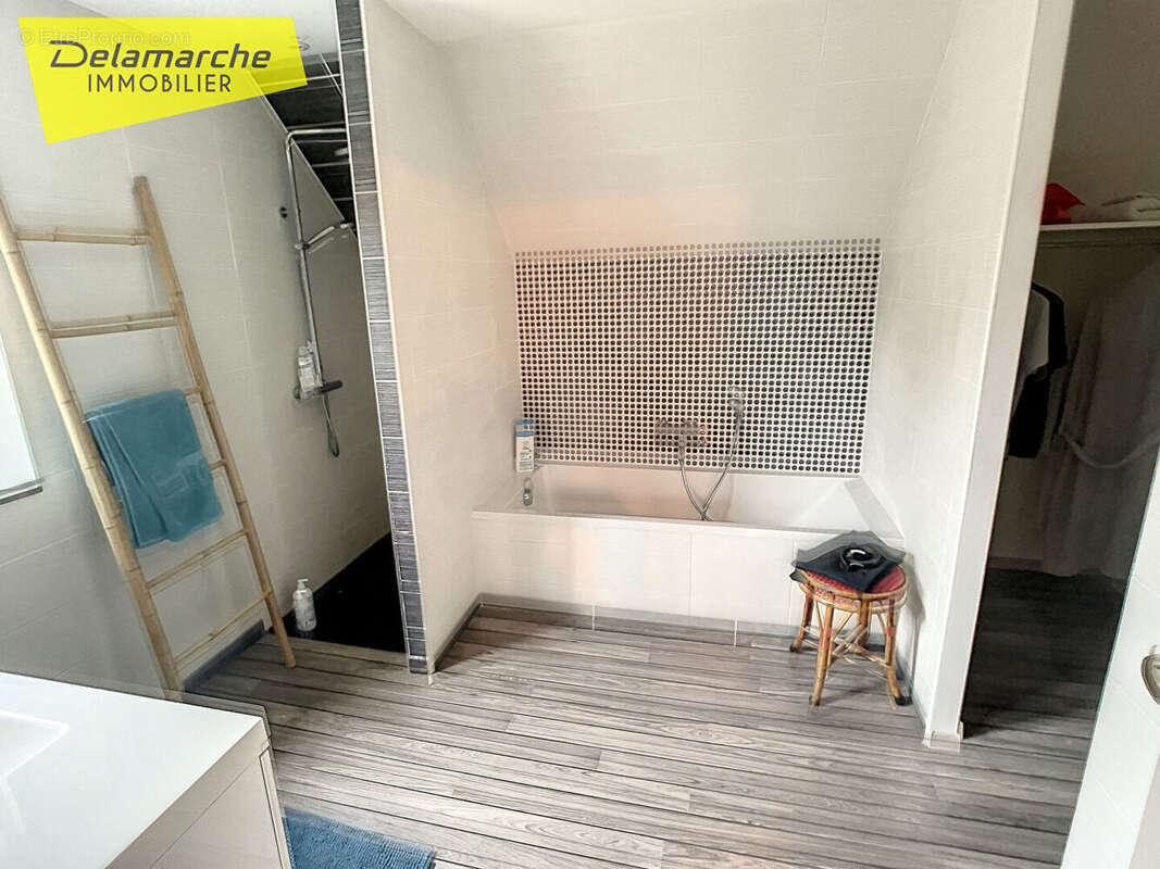 Maison à SAINT-SAUVEUR-LENDELIN