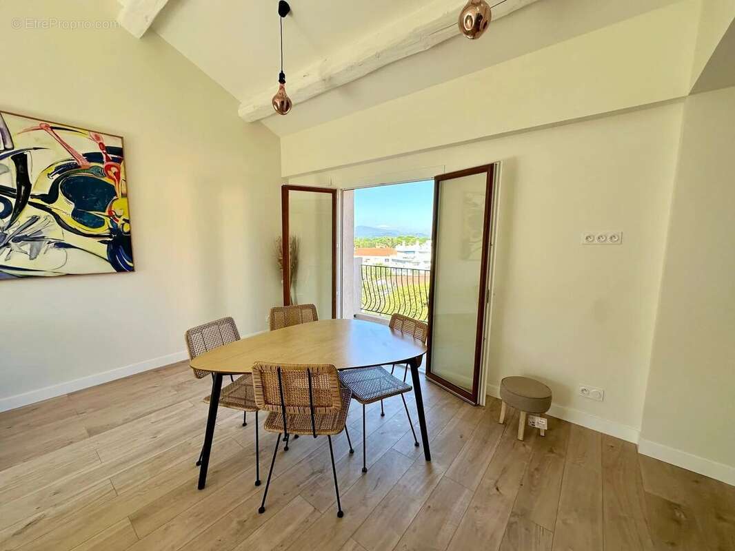 Appartement à MANDELIEU-LA-NAPOULE