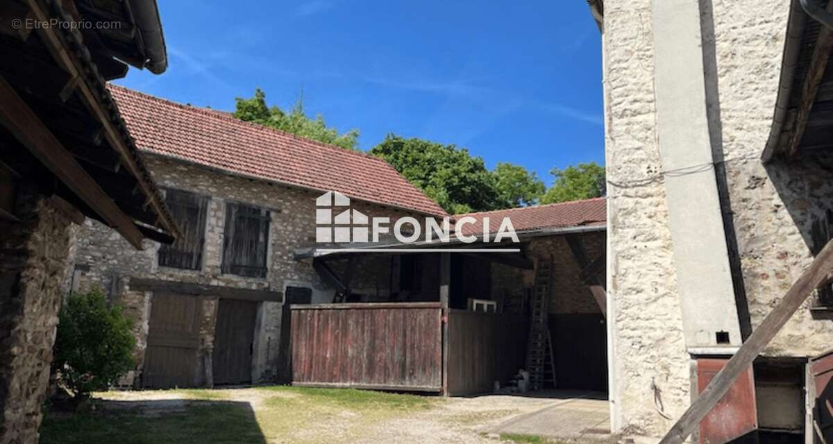 Immeuble a fort potentiel situe a chateau thierry même - photo 2