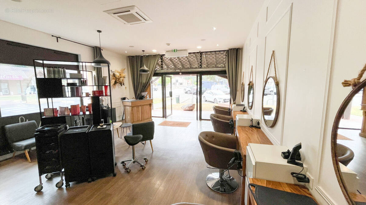 Commerce à LACROIX-FALGARDE