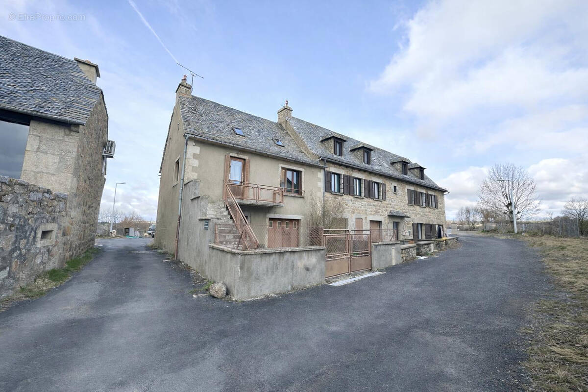 Appartement à SAINT-REMY-DE-CHAUDES-AIGUES