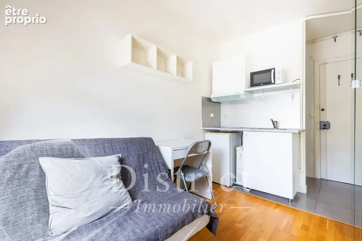 Exclusivité. Av.Friedland. Chambre de service de 11m². Ascenseur. - photo 2