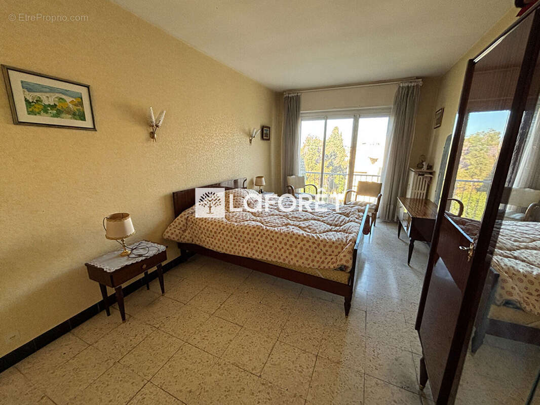 Appartement à SAINT-LAURENT-DU-VAR