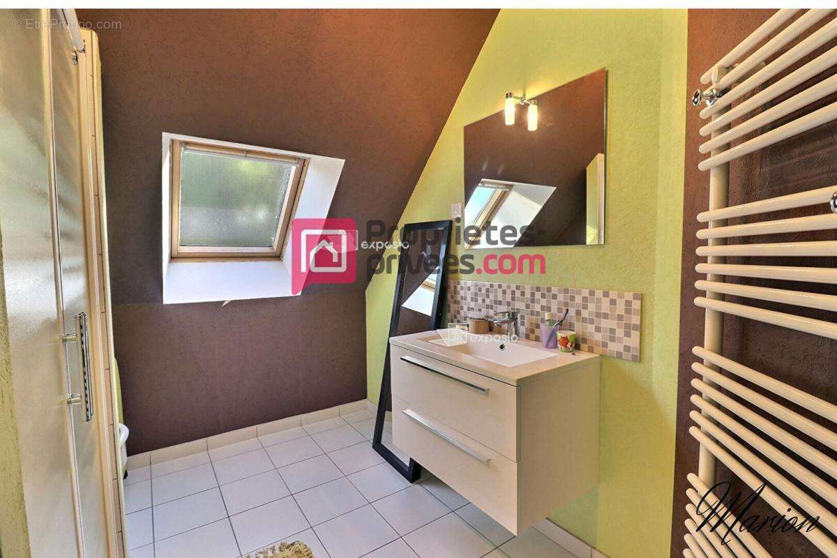 Maison à LA NEUVILLE-ROY