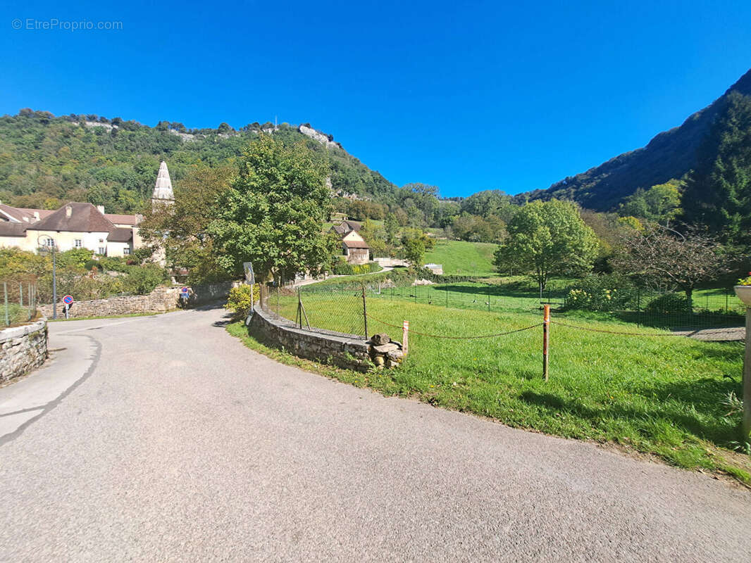 Maison à BAUME-LES-MESSIEURS