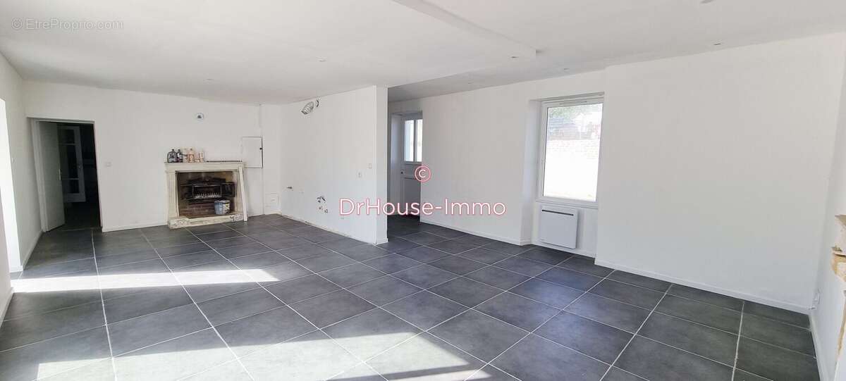 Maison 150 m² à Saint-Denis-Du-Payre  - photo 13