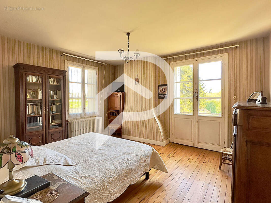 Maison à SAINT-FRONT-DE-PRADOUX