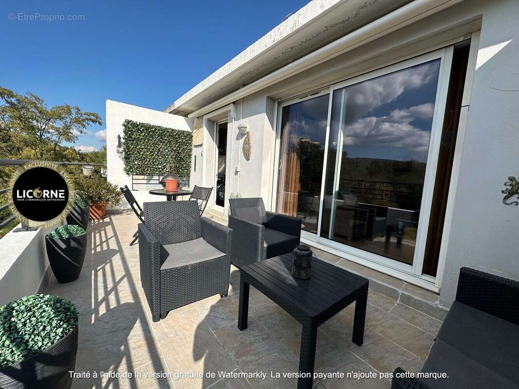 Appartement à LE PUY-SAINTE-REPARADE