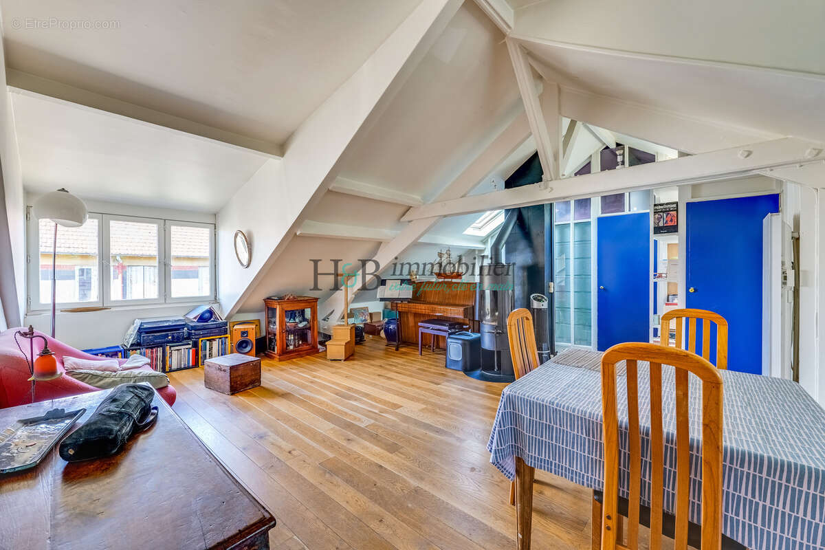 Appartement à LES LILAS
