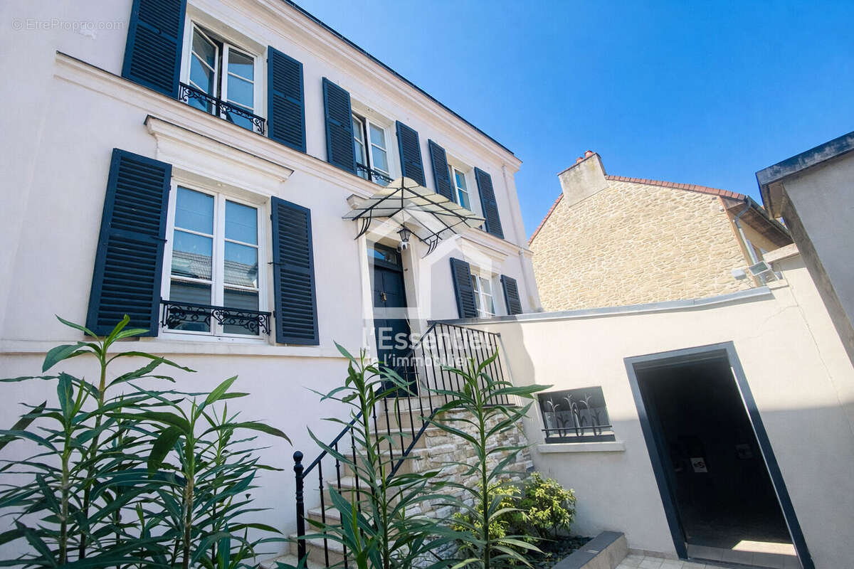Maison à VERNEUIL-SUR-SEINE