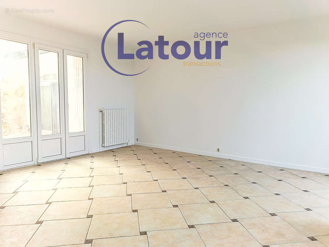Beau pavillon avec sous-sol de 7 pieces sur 875 m2 de terrain. - photo 7