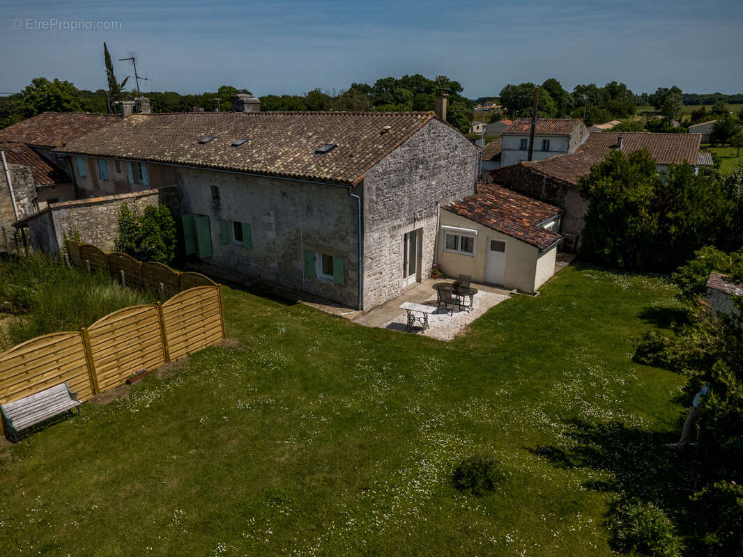 Maison à LES ESSARDS