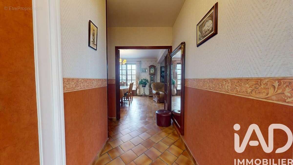 Maison 201 m² à Trappes  - photo 8