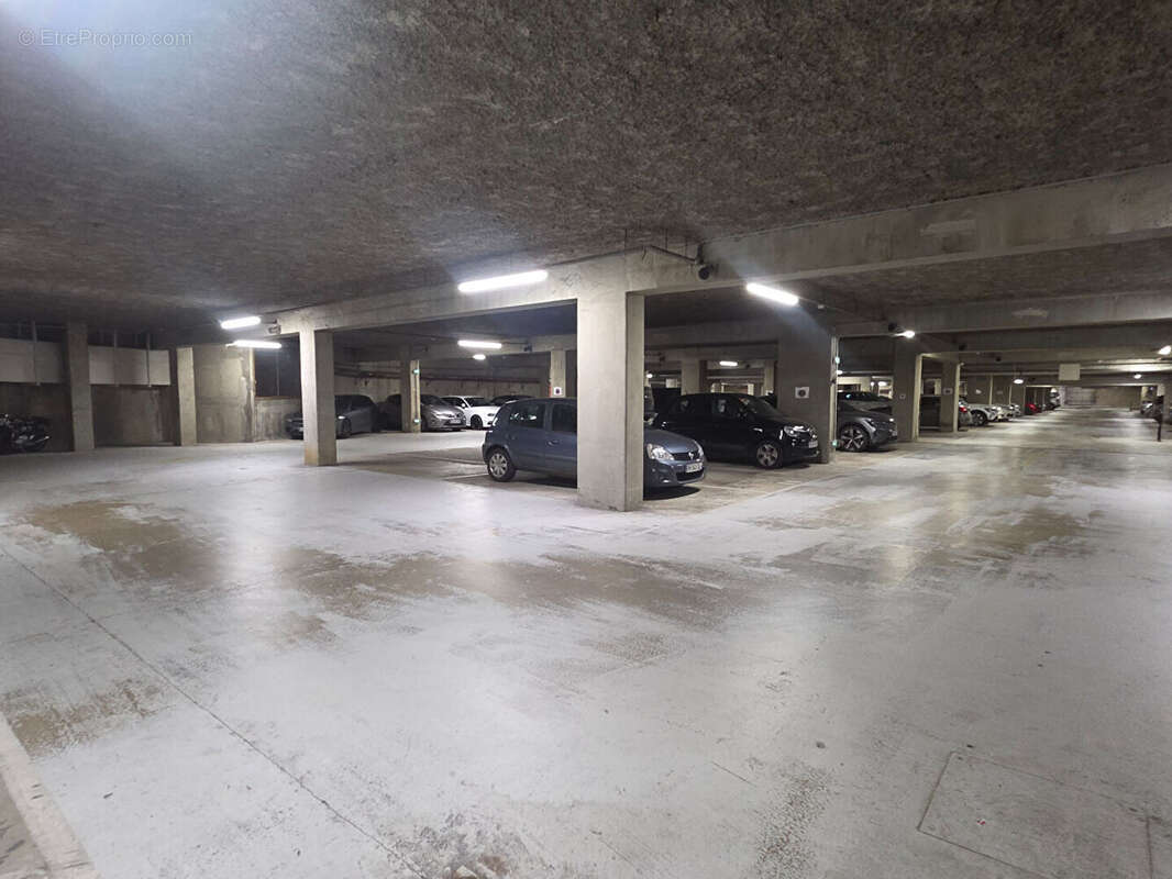 Parking à LE MANS