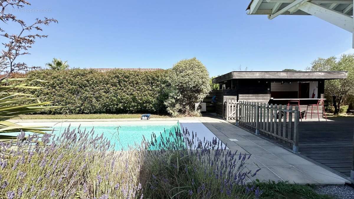 Villa contemporaine de 6 pieces de 133 m2 avec piscine et garage - photo 19