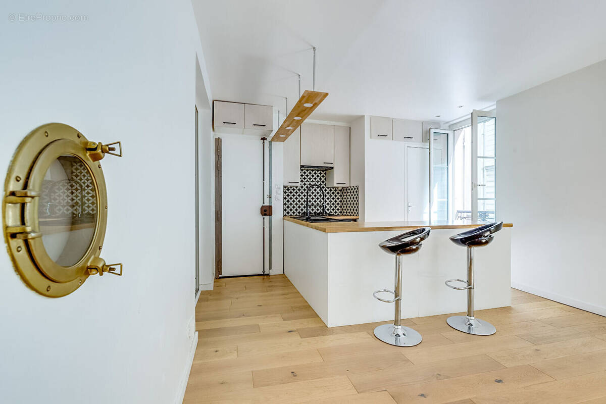 Appartement à PARIS-17E