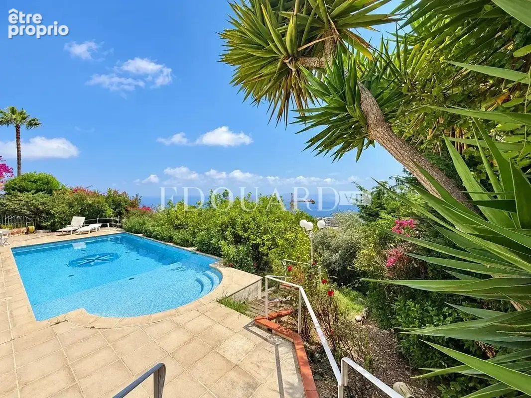 Dans un domaine privé et sécurisé, à vendre villa de prestige avec vue panoramique sur la Principauté de Monaco - photo 16
