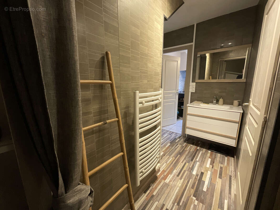 Appartement à NIVOLAS-VERMELLE