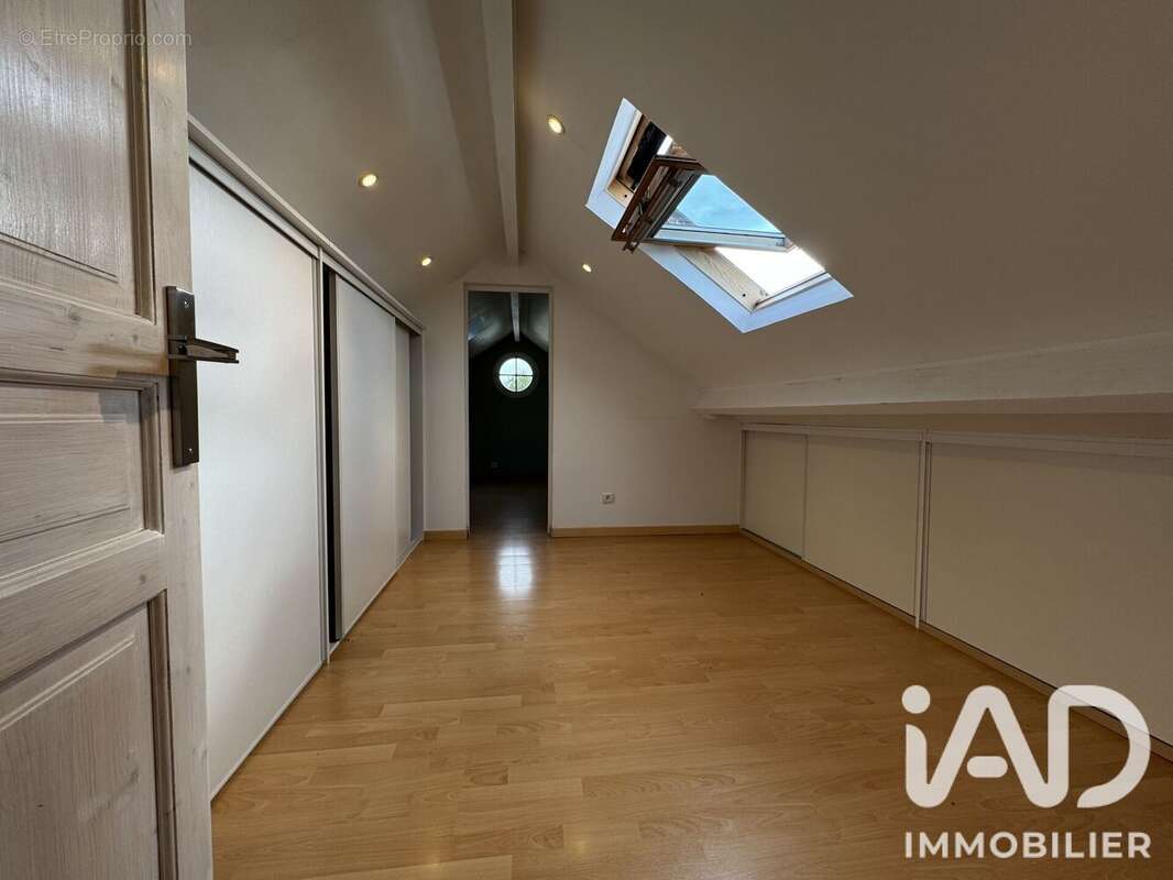 Maison 188 m² à Liverdy-En-Brie  - photo 7