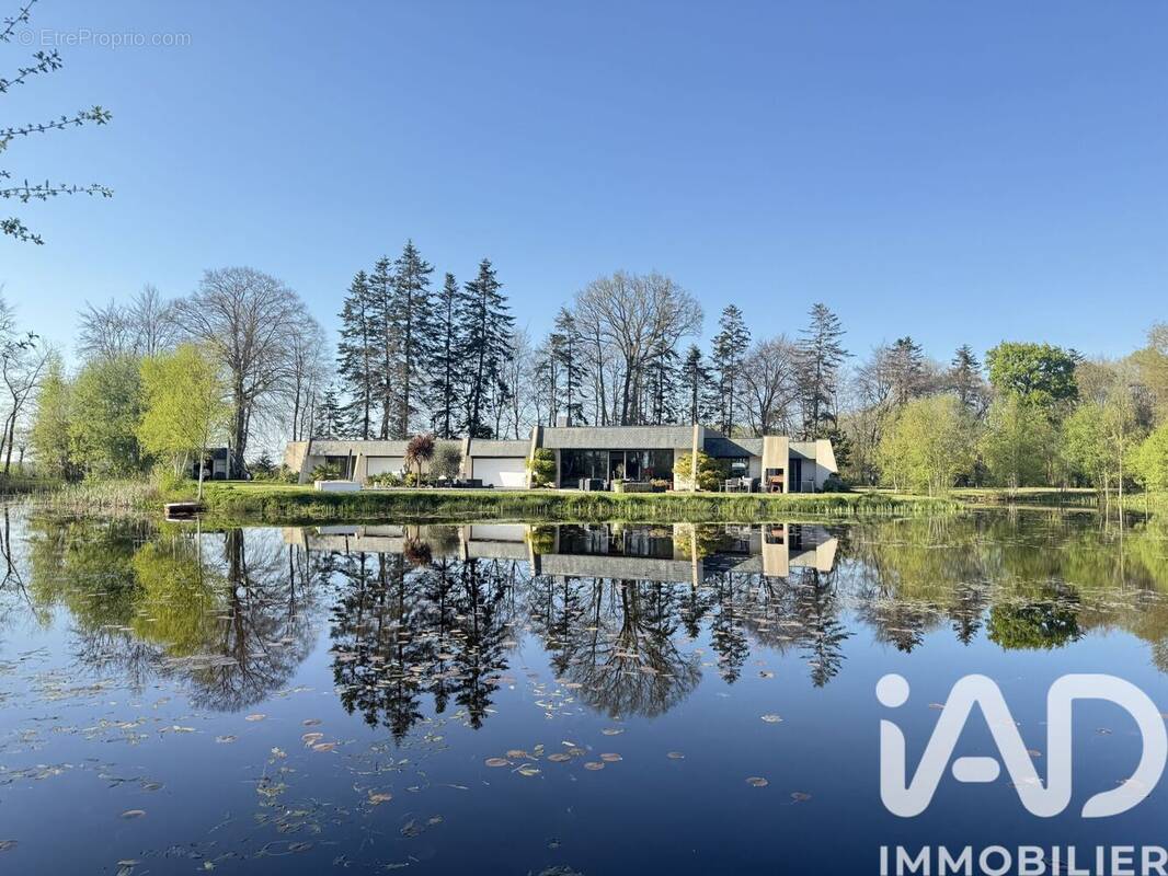 Photo 1 - Maison à SAINT-MEEN-LE-GRAND