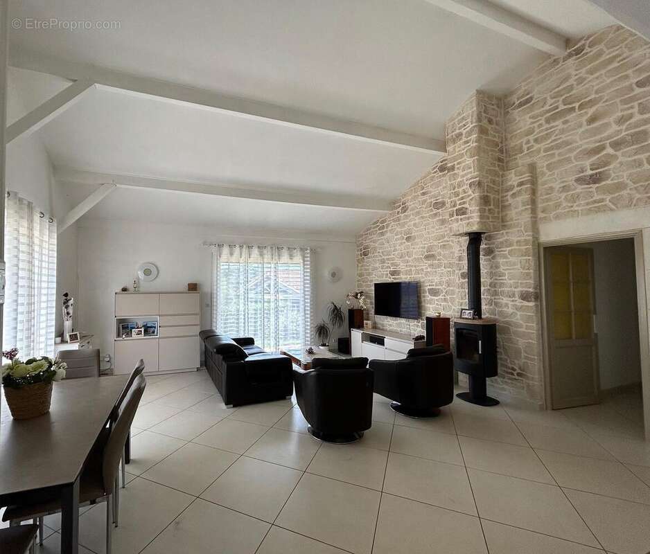 Maison à VAUGNERAY