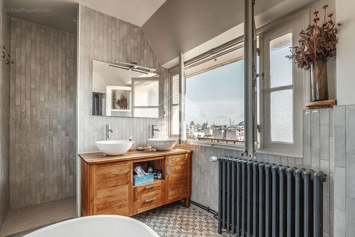 Appartement à PARIS-17E