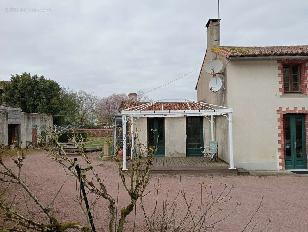 Maison à MOUTIERS-SOUS-ARGENTON