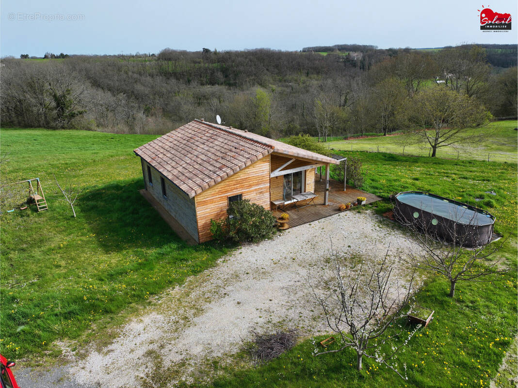 Maison à SAINTE-COLOMBE-DE-VILLENEUVE