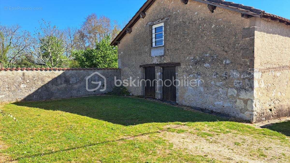 Maison à NEUVIC