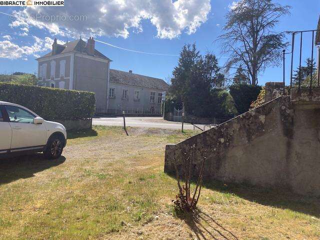n°8 - Maison à LA CELLE-EN-MORVAN