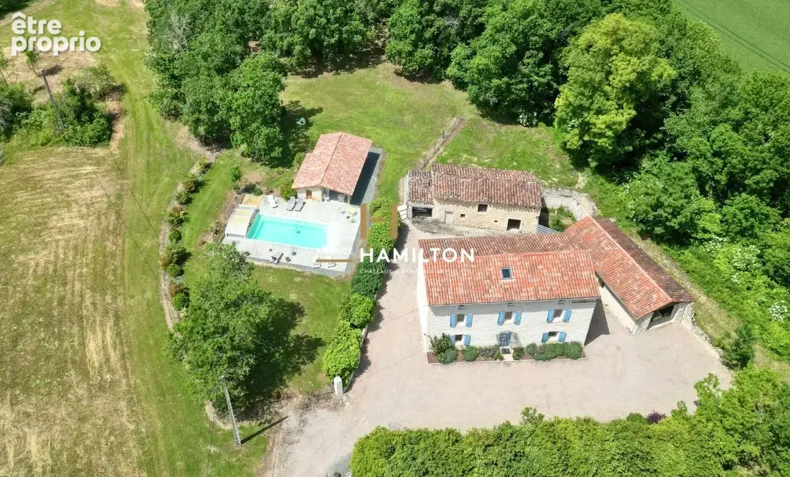 Superbe maison en pierre rénovée, avec bois et terrains attenants - photo 10