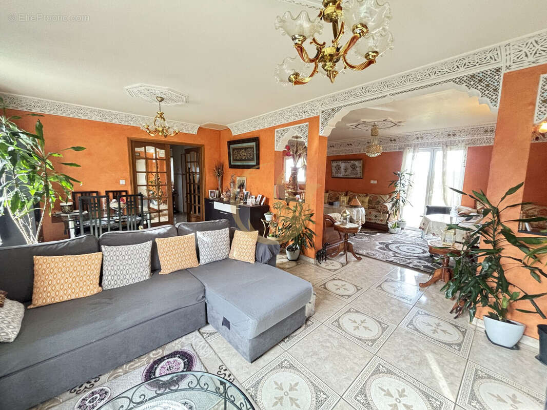 Maison à BUROS